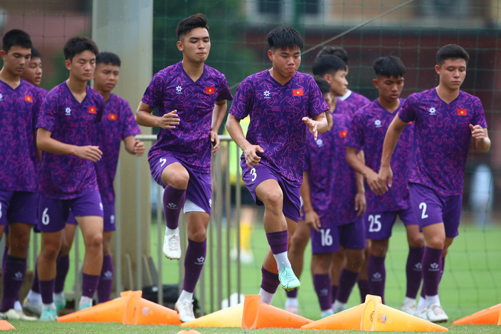 Tiền đạo lập kỷ lục V-League chưa thể lên U17 Việt Nam - Ảnh 2.